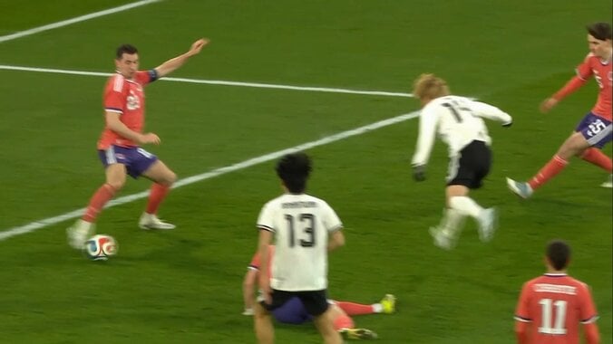 「振りが速すぎる」伊東純也の“神速ツータッチ弾”にファン驚愕！「本当に美しすぎる」6人連携でスコットランド守備を破壊 3枚目