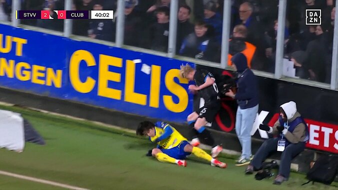 【写真・画像】「74%」の決定機を阻止！小久保玲央ブライアンが“神の手”発動 実況も吠えた「右手が伸びてきた！」超好セーブの瞬間　1枚目