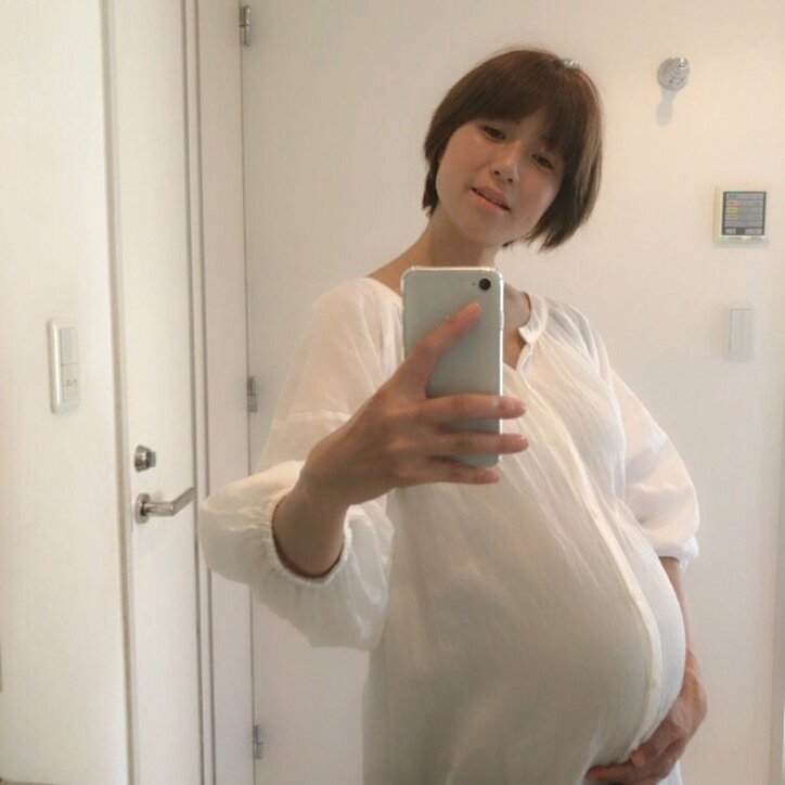 Hitomi 臨月を迎えパンパンになったお腹を公開 かなり かなり 大変です 話題 Abema Times Hitomi 臨月を迎えパンパンになったお腹を公開 かなり かなり 大変です 話題 Abema Times