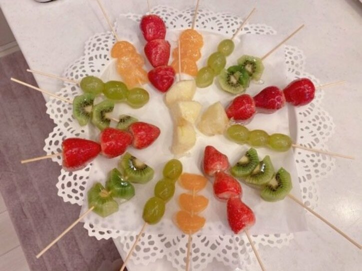 辻希美、長女と作ったフルーツ飴を公開「めっちゃ可愛い」