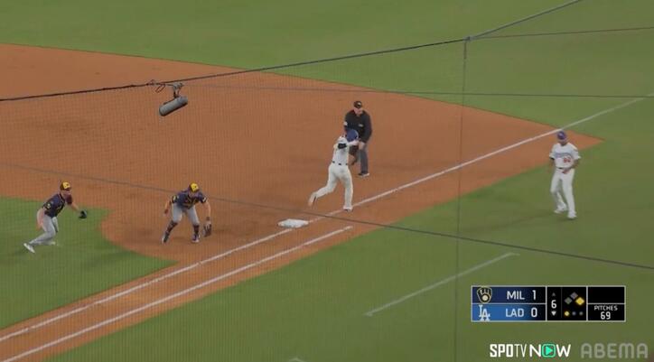 【写真・画像】「大谷だから焦った？」大谷翔平、平凡ゴロもまさかの“珍出塁”　相手の悪送球にビックリの表情