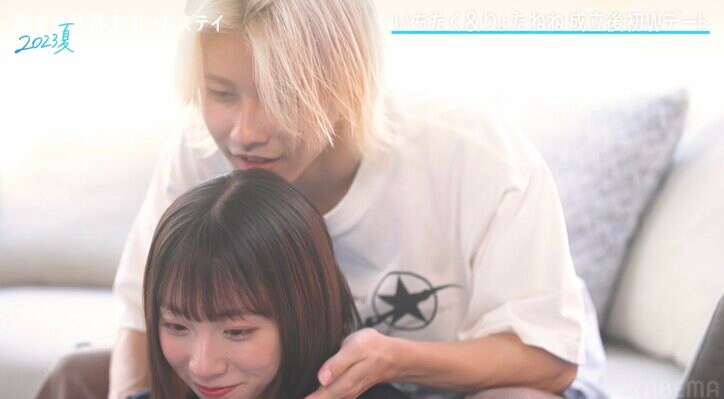 スタイル抜群の美脚JK、彼氏からベッドでハグを要求されドキドキ「頑張るわ」