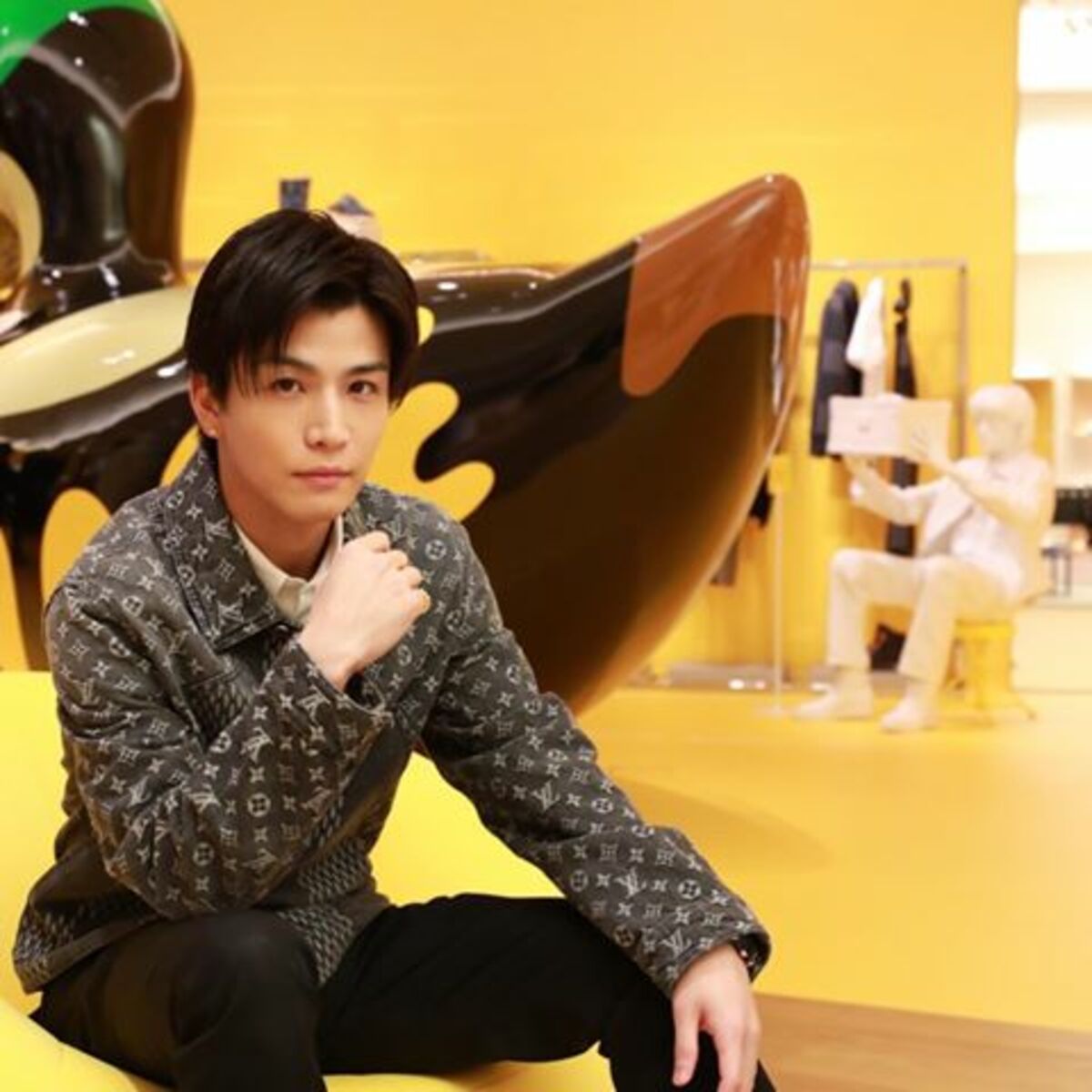 岩田剛典、世界初ルイ・ヴィトンメンズ店でのイケメンショットに称賛の 