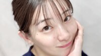 足立梨花(31) おでこのニキビを隠さない素の表情「おでこ目立ちますね」「ニキビも可愛い」様々な反響