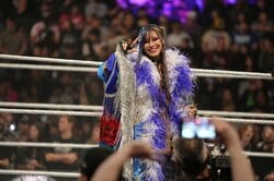 「素敵です」人気日本人女子レスラー、貴重な“日本凱旋”オフショットを大量投稿…あの“プロレスラーの聖地”でレジェンドと2ショットも