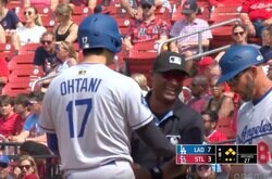 球場騒然！ 大谷翔平、死球直後に“まさかの光景”「痛いはずなのに…」 予想外のリアクションが話題に「ただの聖人か」