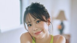 SNS総フォロワー数160万人超 大人気YouTuber・かすこんねぅの笑顔グラビア ヤンマガWebカット公開