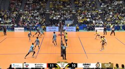 男子バレーで衝撃のトリックプレー ブロック2人と観客がまんまと騙された… アリーナ騒然