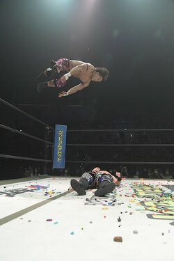 「今の何ですか！」実況陣も驚愕…“空中美技”で復帰のMAO、上野勇希との新世代王座戦へ