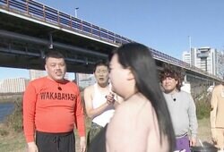 ビキニ姿の人気女性芸人、突然カメラに映り込み…視聴者動揺「放送事故？」「え！？」