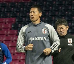 「ボールはまったく触ってないです（笑）」日本代表デビュー戦でまさかの“ノータッチ”だった前川黛也、それでも感じた日の丸の重みと父親の偉大さ