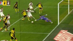 27歳日本代表DF、ブンデスデビュー戦の超ファインプレーが話題「よく先触ったな」「ナイスディフェンス」絶体絶命のピンチで体を張った“神クリア”の瞬間