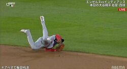 大谷翔平の相棒・イグレシアス、“ノールック”送球にファン驚き 「どこから投げた？」「今なにした？」困惑も