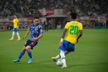 長友佑都が生み出す“価値”と“凄み” 王国・ブラジル戦でみせた全盛期の