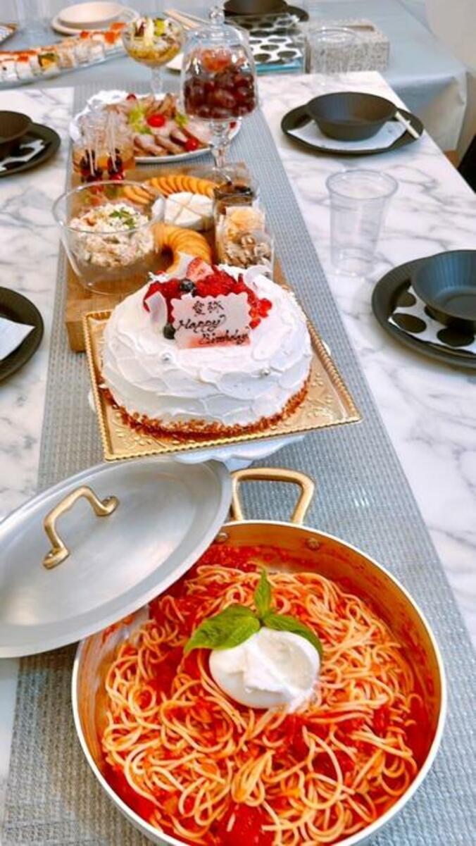  渡辺美奈代、長男の誕生日に作ったお祝いの夕食「流石です」「凄い」の声  1枚目