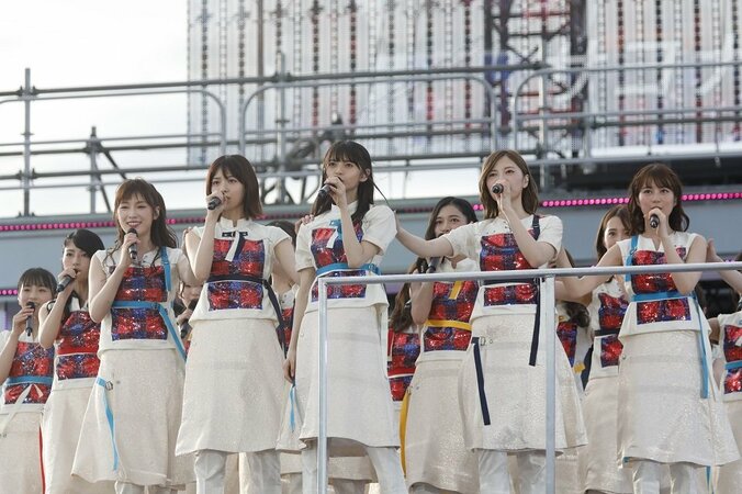 「どっちのパフォーマンスも見たい…」２つの会場のファンを唸らせた乃木坂46の“シンクロライブ” 6枚目