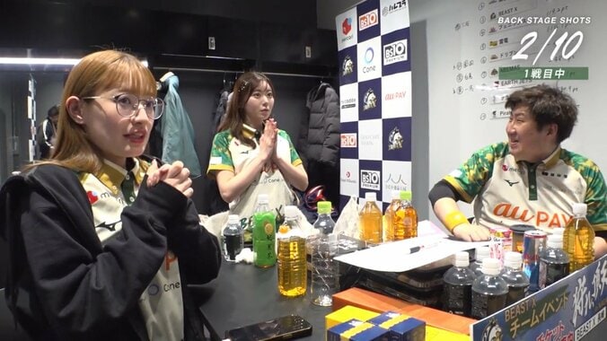 レアなメガネ姿の中田がびっくり