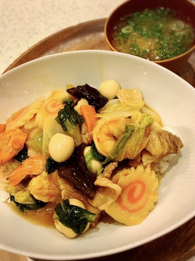 小川菜摘、“色々使える”夕飯メニューを紹介「お野菜もお肉も魚介もとれて栄養満点」 1枚目