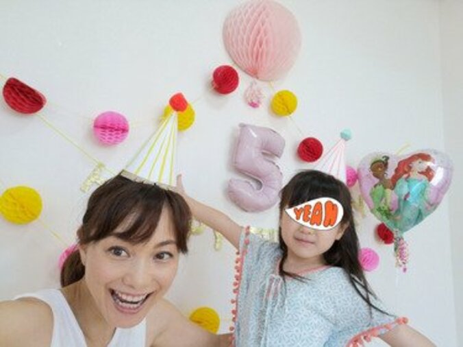 蛯原英里、娘が5歳の誕生日を迎え「お姉ちゃんになったなぁと日々感じちゃう」 1枚目