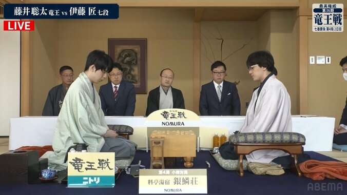 立会人のおしごと！渡辺明九段、初の“封じ手開封”任務終える ファンは一挙手一投足に大注目「てきぱきしてる」「サックサクやったな」 1枚目