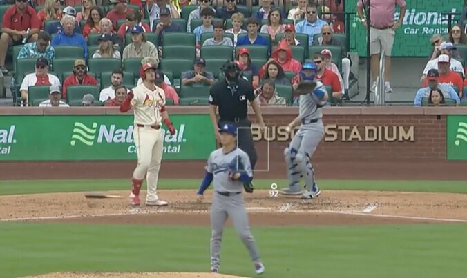 【写真・画像】どうした…？ 山本由伸に“打者が激怒”「怖っ！」 ヌートバーが三振でイライラ爆発→ヘルメットを叩きつける「ここまでキレるの珍しい」　1枚目