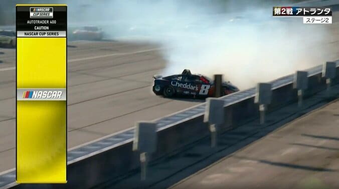 「派手にいった」通算63勝の40歳名手がエグい角度でウォールに衝突「一番痛いです、身体が」現役ドライバーも心配の声 2枚目