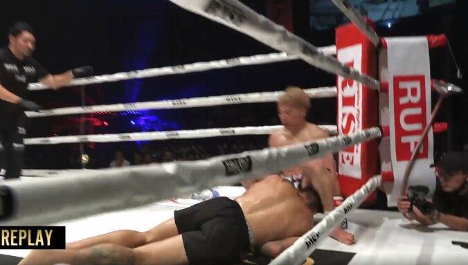 衝撃の左ハイKO