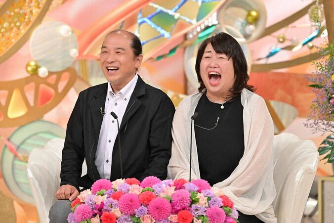 59歳の写真家男性、人生初の一目惚れをした60歳の女性と交際ゼロ⽇婚︕「うわ、女神来たって…」妻のために移住も即断、なれそめを明かす 1枚目