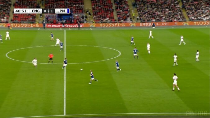 「“佐野回収”の流行語あるで」日本代表MFがイングランド相手に無双！爆速パスカット→絶品パスにSNS衝撃「プレミア移籍だ」 3枚目