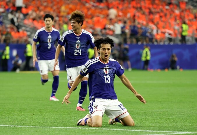 【写真・画像】「公式の人違い？」「鎌田の1mmやん」日本代表まさかの“得点者訂正”にSNS騒然！小川航基→鎌田大地の連続技が「マンガみたい」　1枚目