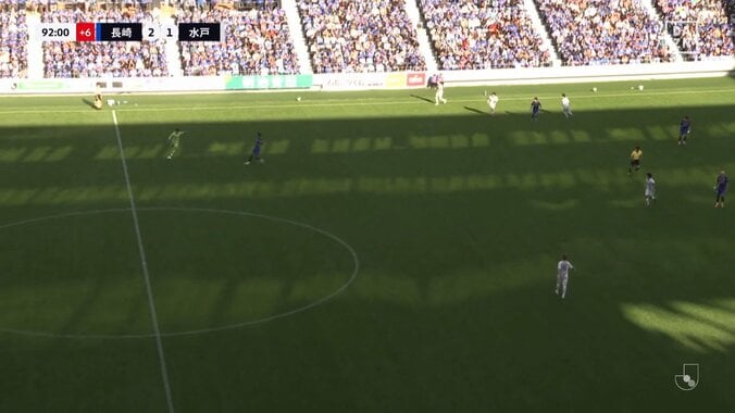 「レッド覚悟」「悔しいだろうな」昇格目前、J2首位決戦で守護神がDOGSO一発退場→最終節出場停止でファンの思い様々「気持ちはわかる」 4枚目