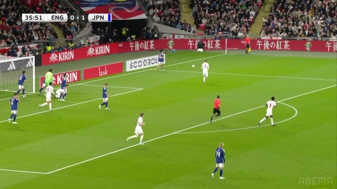 「ウェンブリー無敗の男」鎌田大地、イングランド代表MFを封じた“異次元クリア”にファン歓喜「完全に覇者やん」「いて欲しいところにいつもいる」 5枚目
