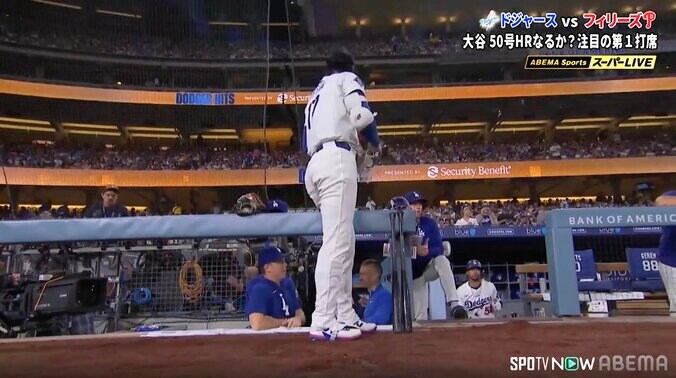 【写真・画像】大谷翔平が「忙しすぎ」 投げて即→先頭打者「ショウヘイが走って、備えている」米識者も熱視線「最もクールな光景」　1枚目