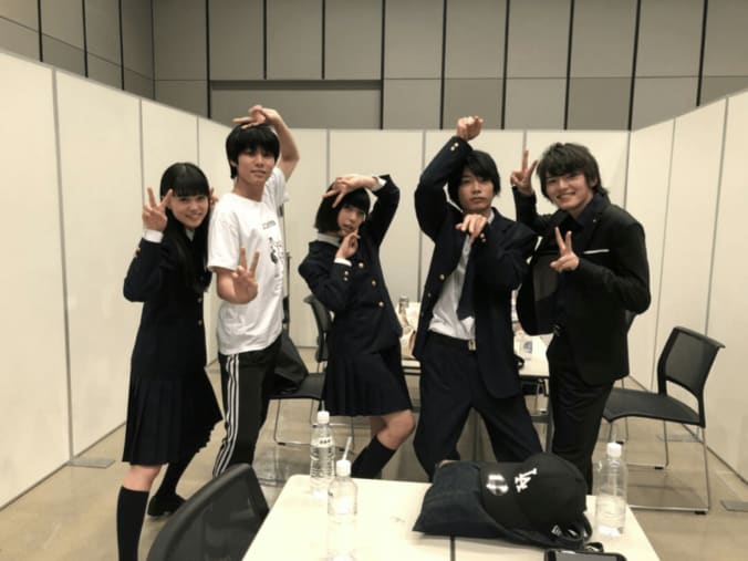 濱田龍臣、萩原利久らと仲良しピースショットを公開 1枚目