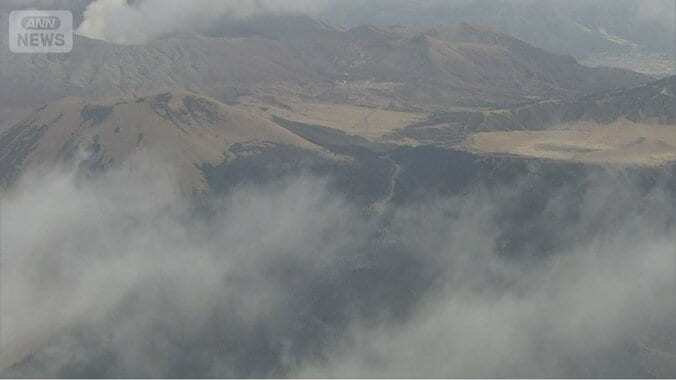 【速報中】台湾から来たとみられる観光客ら搭乗か　熊本･阿蘇火口付近で不明のヘリとみられる機体を発見 1枚目