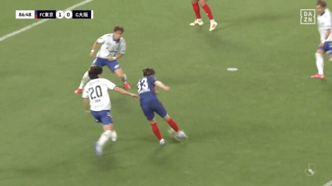 Ｊリーグで衝撃弾！「三笘薫2世」の“70m爆走ゴラッソ”が「年間ベストゴール候補」「これだからドリブル無双系選手はやめられない」「ベイルを思い出した」俵積田晃太に称賛続々 2枚目