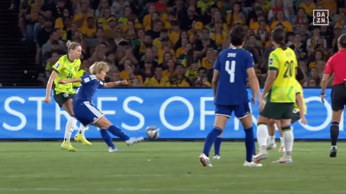 「えぐいゴラッソやん」なでしこFW、アジアカップ決勝でスーパーゴール先制点！「ワンステップであれ打てるの！」「無回転だったな」ファン騒然 4枚目