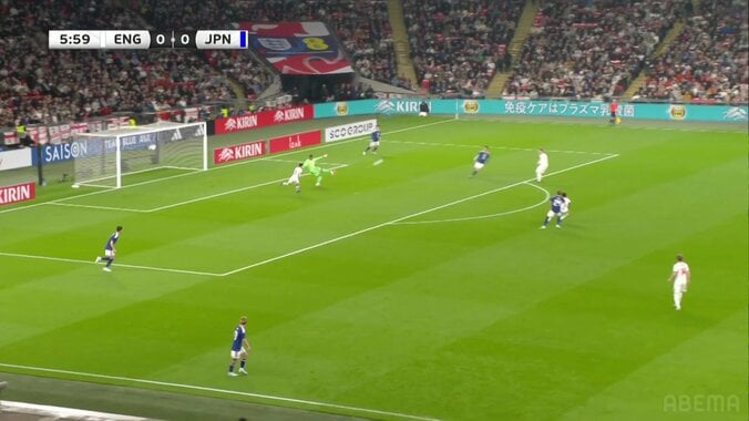 「もう世界レベル」上田綺世、60mロングキックを完璧“胸トラップ”→反転＆鬼キープでファウル誘発「異次元すぎる」ファン驚愕の圧巻ボールコントロール 4枚目