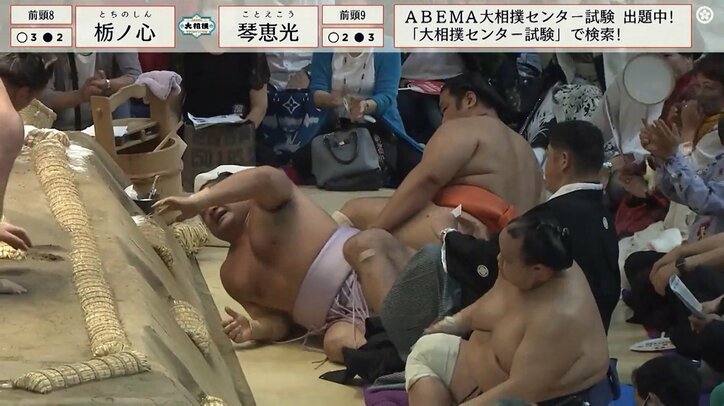 勝った力士が土俵下に転落 “ぐるぐる”4回転の熱戦に「目が回ったか？」「おもしろい相撲」ファン興奮