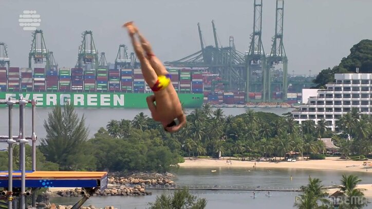 【映像】上空27mで華麗な3回転捻り