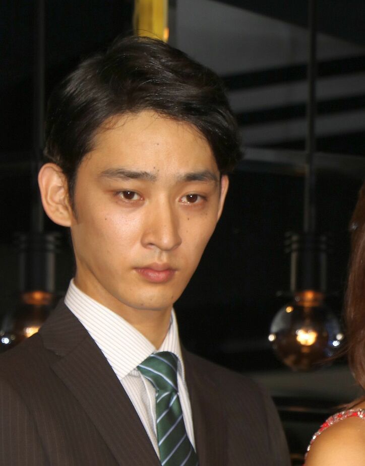 キャバ嬢役の夏菜、パンサー尾形の“キス顔攻撃”に困惑