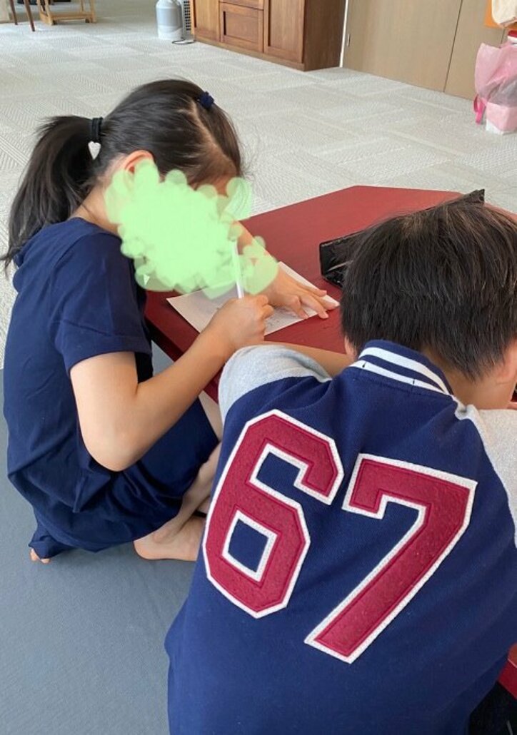 市川海老蔵、妻・麻央さんに母の日の手紙を書く子ども達「素敵」「泣きました」の声