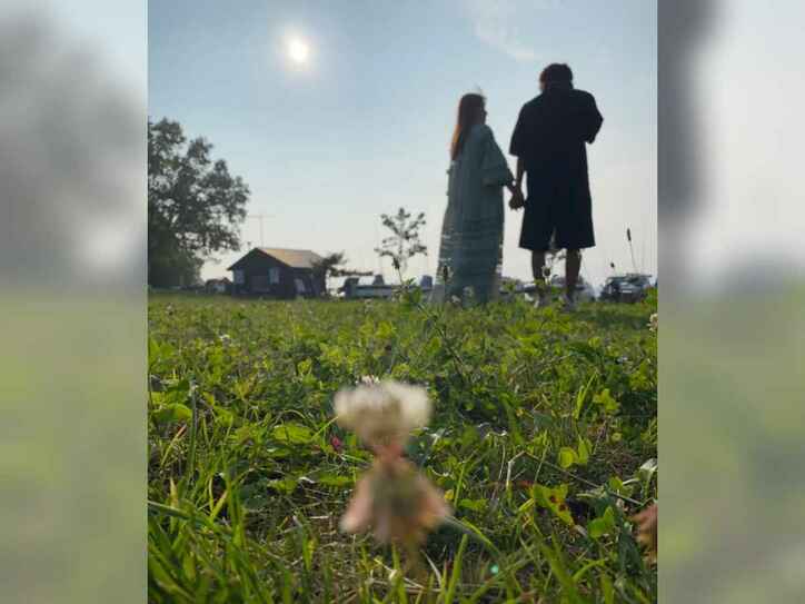 【画像】舟山久美子 旦那さんとの後ろ姿