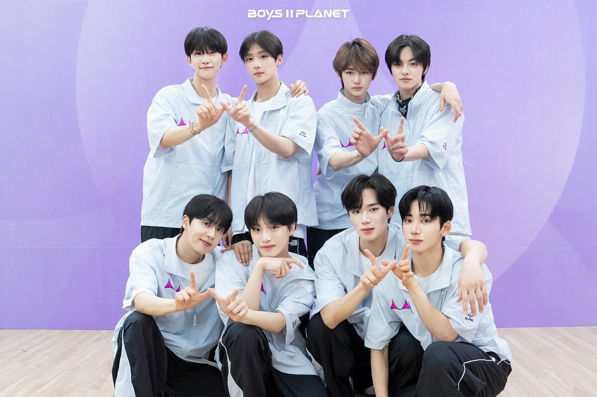 伝説のステージと話題！”アベンジャーズ”チームのラフな集合写真に