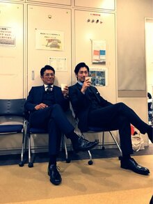 高橋克典 ディーン フジオカ コーヒーブレイク中 の姿に絶賛の声 スーツ姿カッコイイ 惚れる 話題 Abema Times 高橋克典 ディーン フジオカ コーヒーブレイク中 の姿に絶賛の声 スーツ姿カッコイイ 惚れる 話題 Abema Times