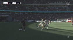 「デ・ブライネかよ」「激ウマ」神戸・酒井高徳がエグすぎる高速クロスで神アシスト！守備陣の間を通す“シュート性のクロス”に日本代表・古橋亨梧は困惑「シュート...じゃないのかな笑」