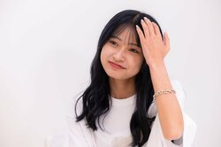 大きめTシャツをワンピース風に 19歳美女の美脚コーデを男子絶賛「可愛いわ」