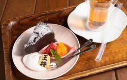 かわいい王将駒クッキーもご一緒に 藤井聡太王将は「ガトーショコラ」、羽生善治九段は「クリームブリュレ」午後のおやつ／将棋・王将戦七番勝負