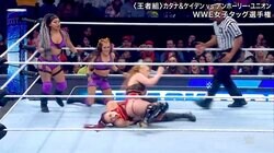 「重そうなケツが降ってきた」女子タッグ王者、敵を尻から落下させる合体技に衝撃 直撃の相棒“苦悶”シーンにファン注目