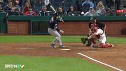 死球を筋肉で弾き返した？右ふくらはぎにボール直撃の吉田正尚 代走出たのに走って帰る姿に「かわいい」の声